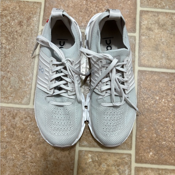 On Cloudswift 3 Gray/White Size 7 - Picture 2 of 6